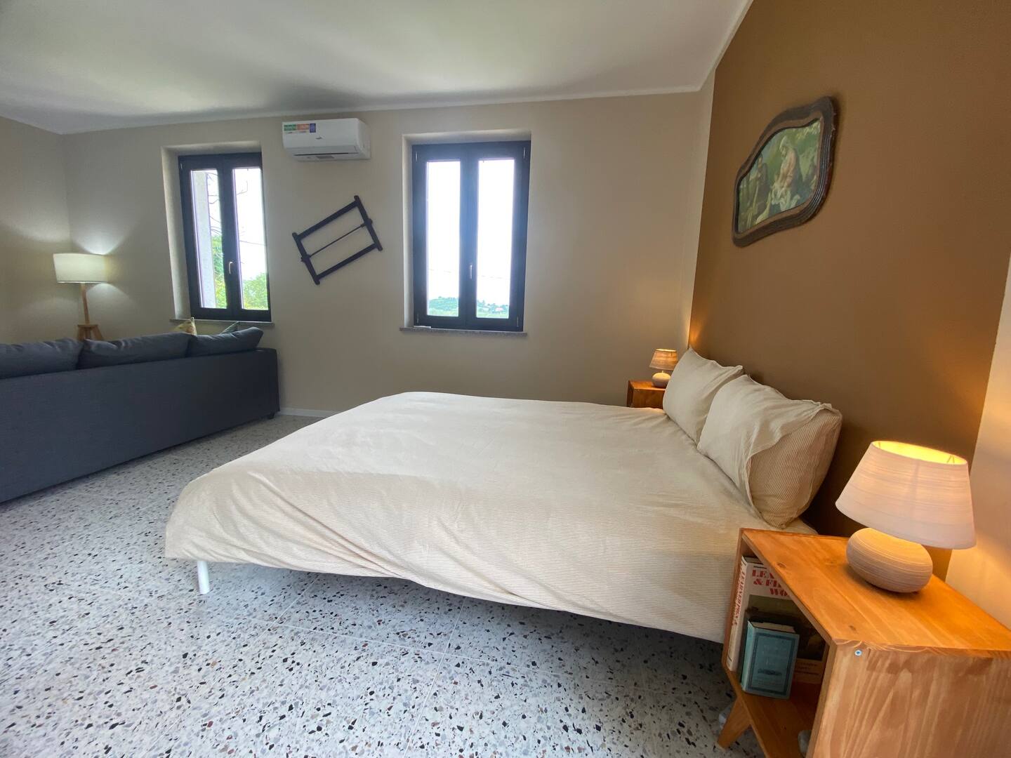 Wide Angle of Bed and A/C